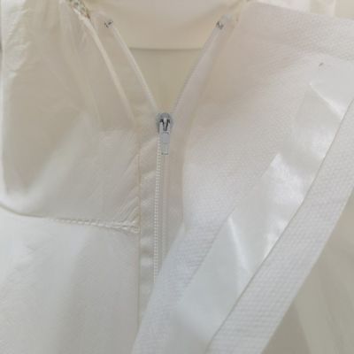 작업복 175*140cm 일회용 흰색 미세포로 56GSM Tyvek 500 PPE 슈트 칠레 시장