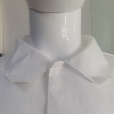 산업용 안전 PPE 먼지 방지 50GSM 백색 일회용 실험실 코트